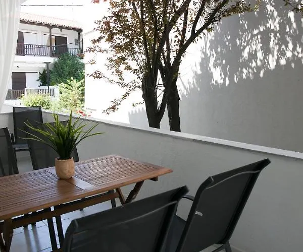 Azur Deluxe Apt. Апартаменты *